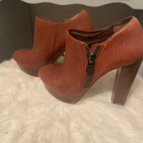 Guess Boots - Picture 1 of 2